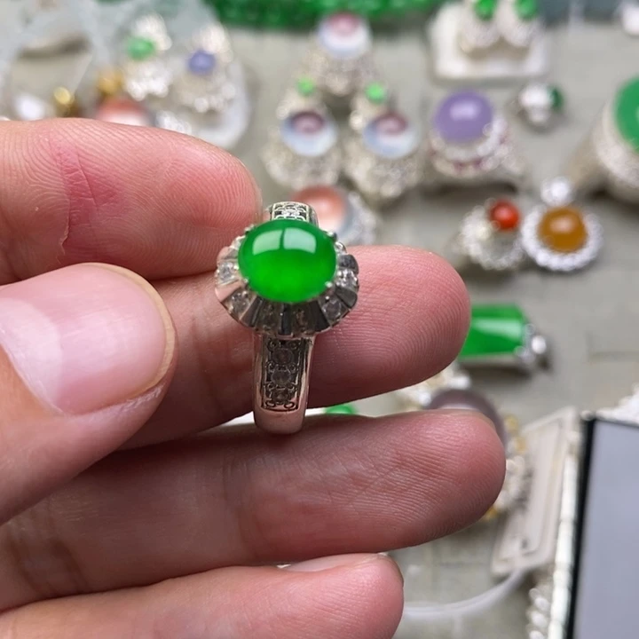 未镶嵌定制翡翠正冰阳绿8.5mm