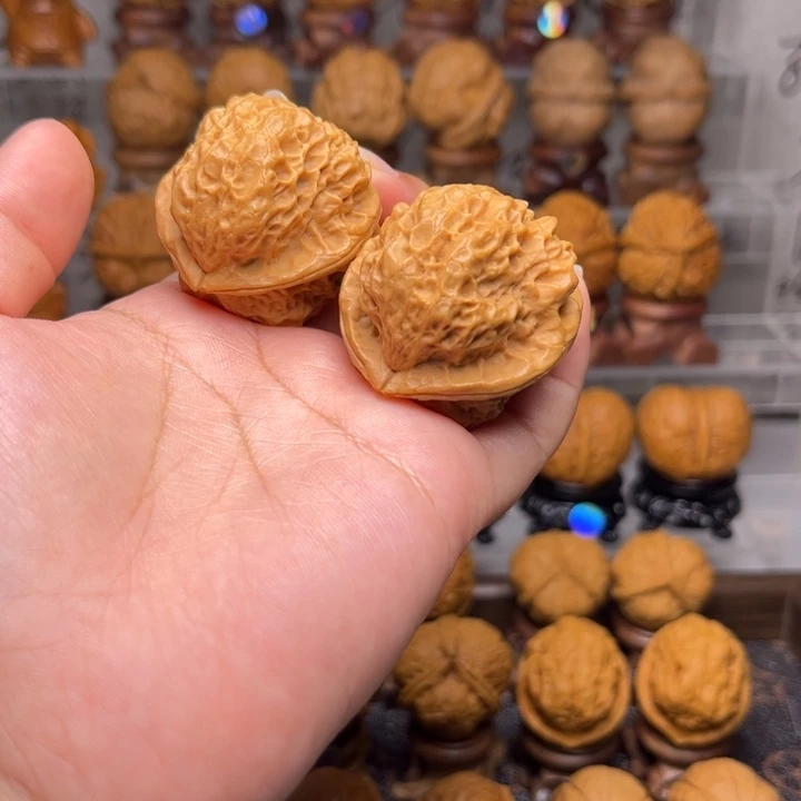 吊坠文玩核桃珊瑚纹蛤蟆头37尺Y23