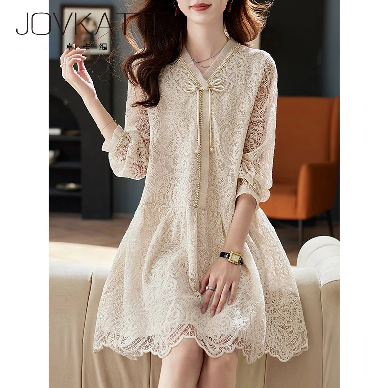 V领钉珠镂空拼接蕾丝连衣裙2025秋季气质高级感优雅长袖裙子