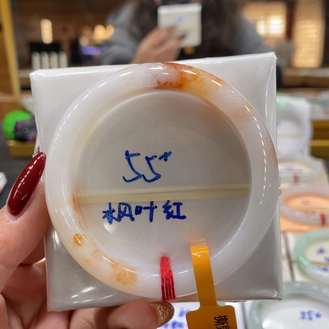 翡翠手镯未镶嵌翡翠