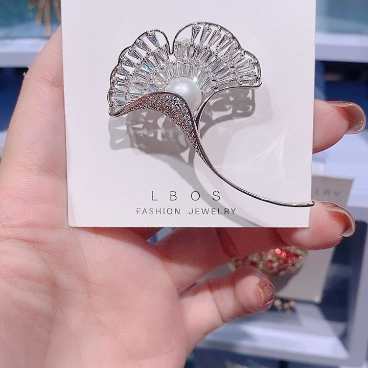 锆石铜合金银杏叶胸针