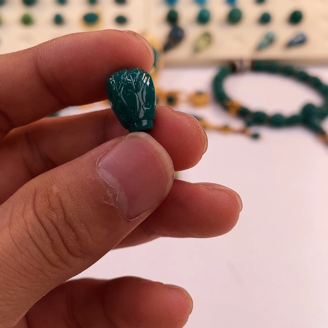 绿松石未镶嵌颈饰