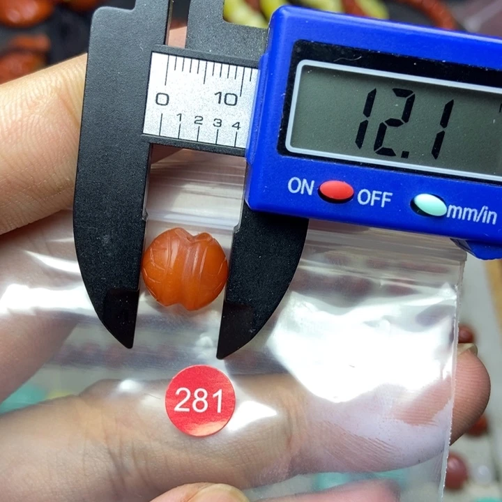 南红玛瑙未镶嵌南红玛瑙有瑕疵