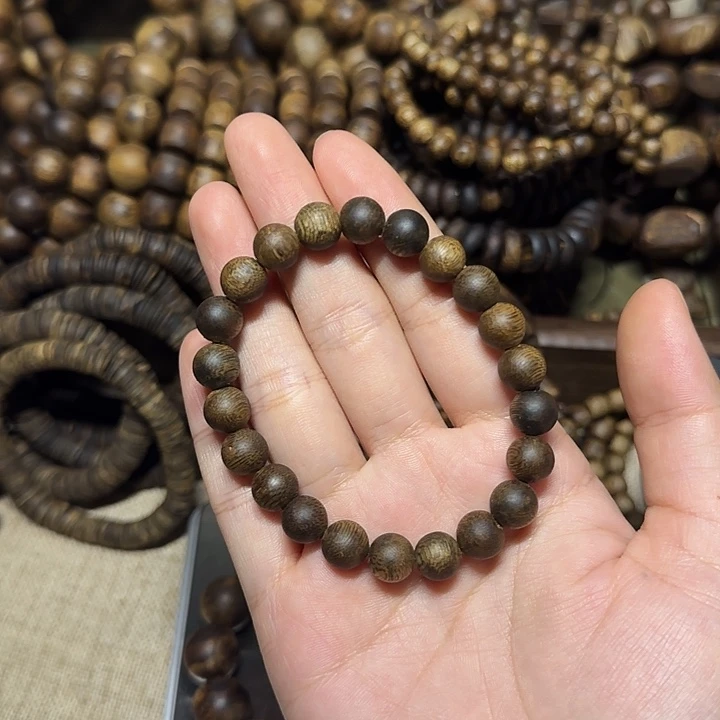 一***鱼沉香手串0.8圆珠单圈6g