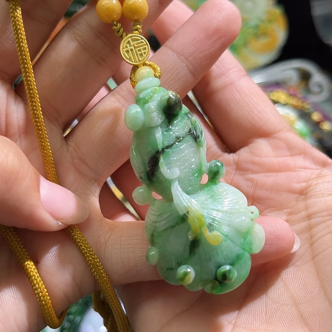 翡翠未镶嵌颈饰待编织