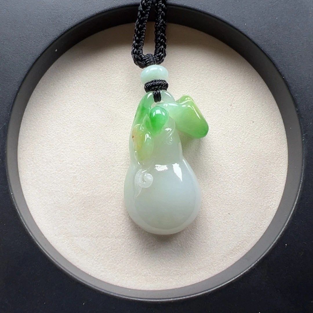 翡翠未镶嵌颈饰葫芦