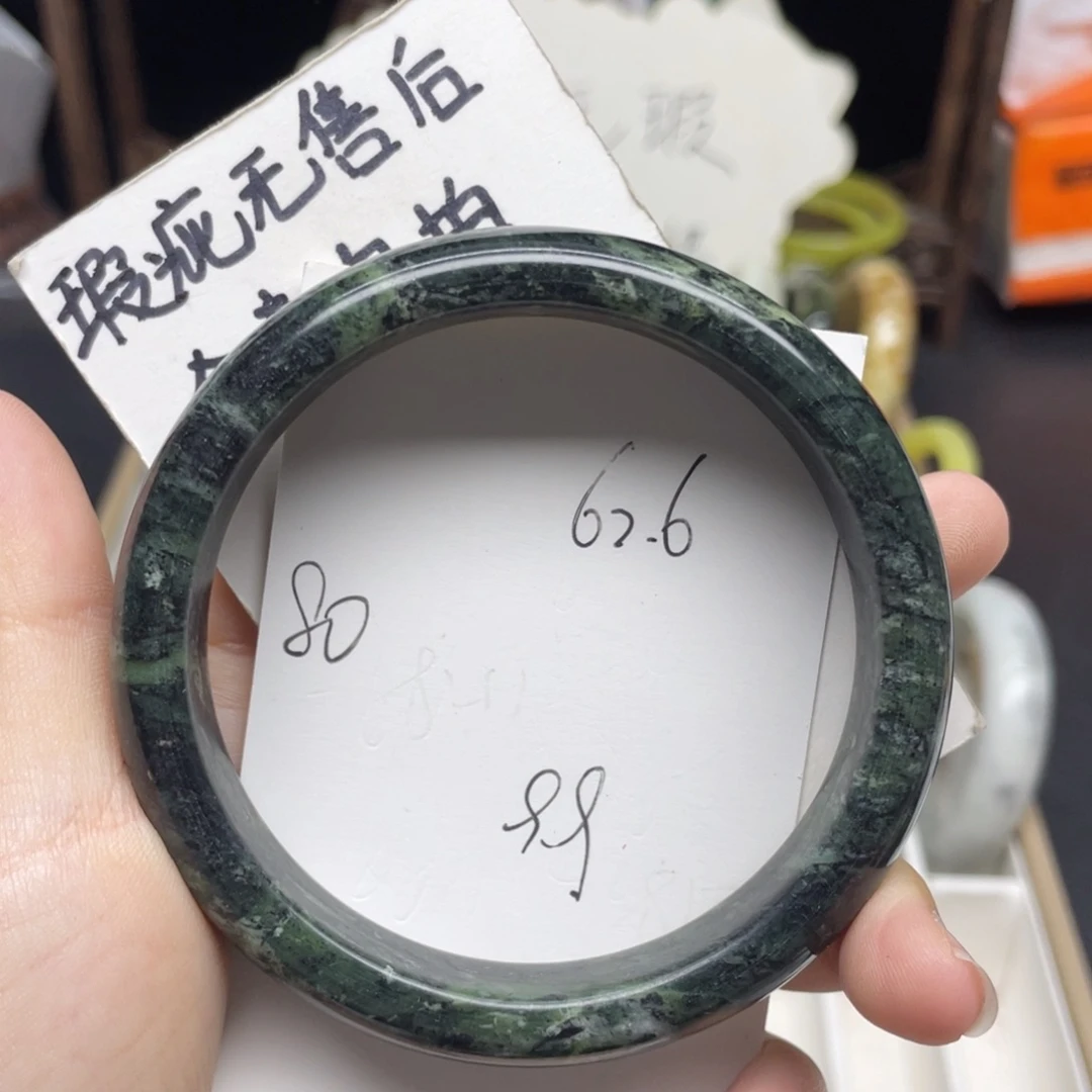 L***e未镶嵌蛇纹石玉手镯