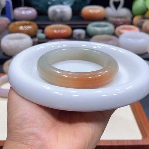 未镶嵌手镯石英质玉