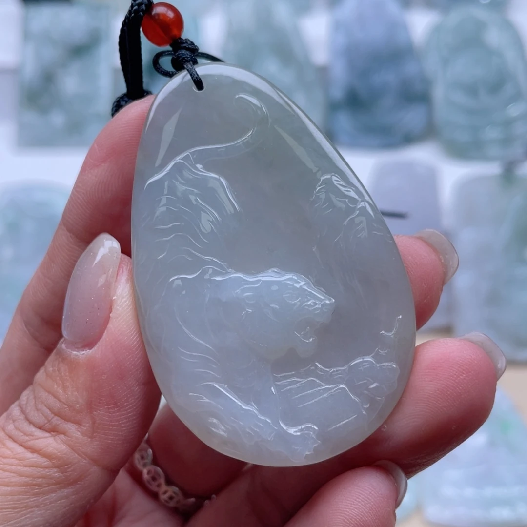 小***儿颈饰未镶嵌翡翠虎牌