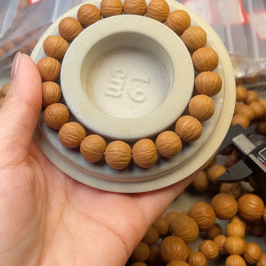 凤***义猴头核桃手串凤羽