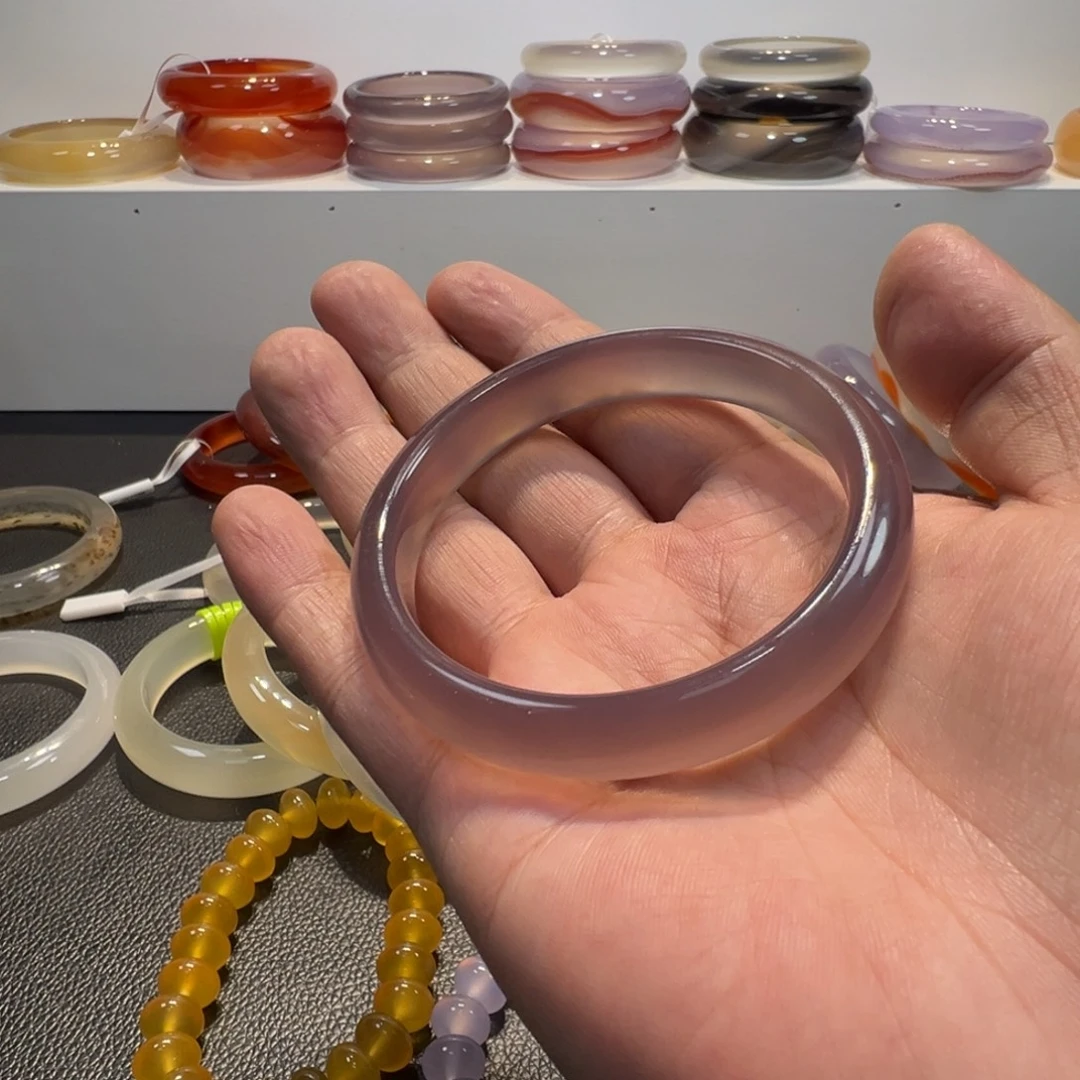 依***依玛瑙/玉髓未镶嵌手镯