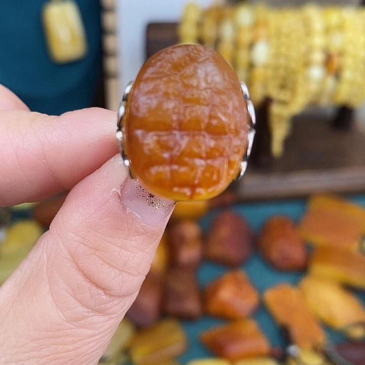 蜜蜡未镶嵌颈饰戒指