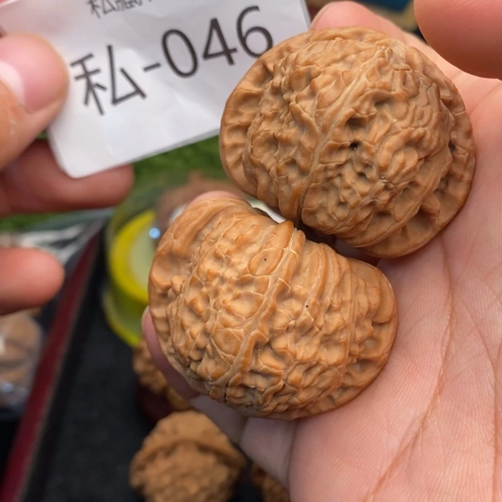 把件文玩核桃边肚同尺款43尺白狮子