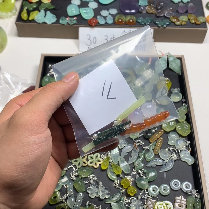 蛇纹石玉合金耳钉