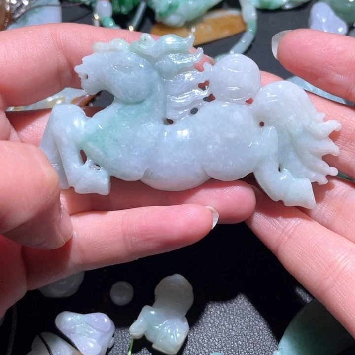 【闪购商品】翡翠颈饰未镶嵌金*狼天然翡翠