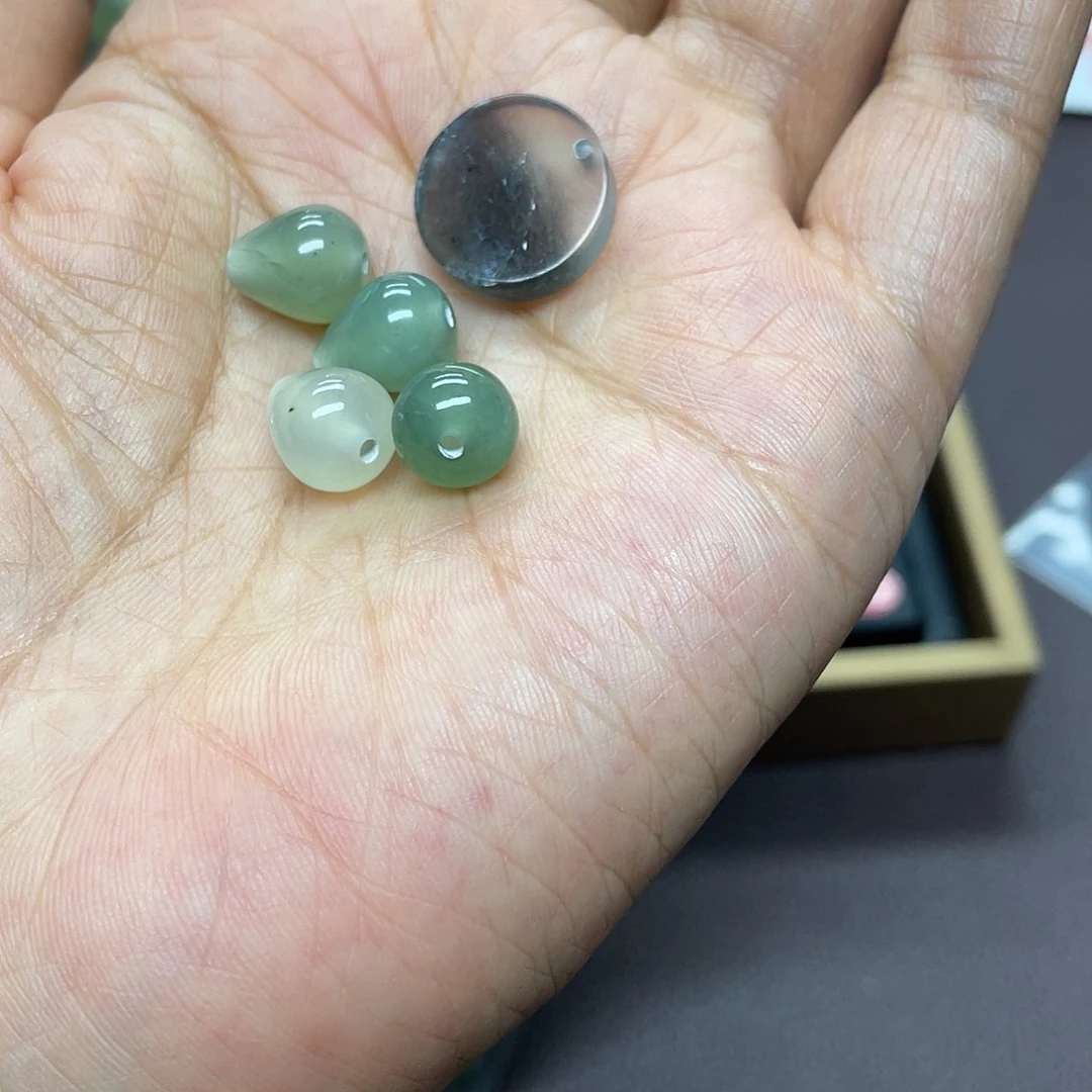 蛇纹石玉合金原石无孔