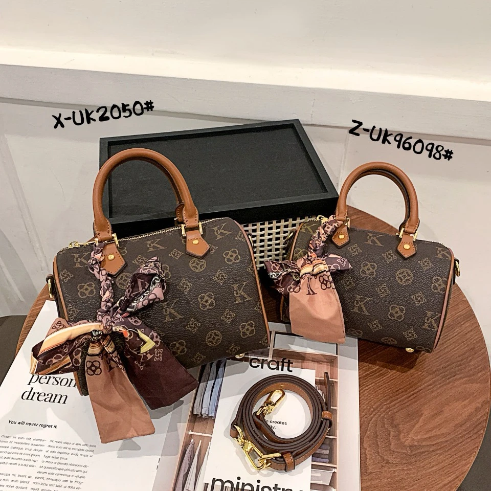 UK优库迪斯枕头斜挎包轻奢圆筒斜跨经典春夏秋冬洋气