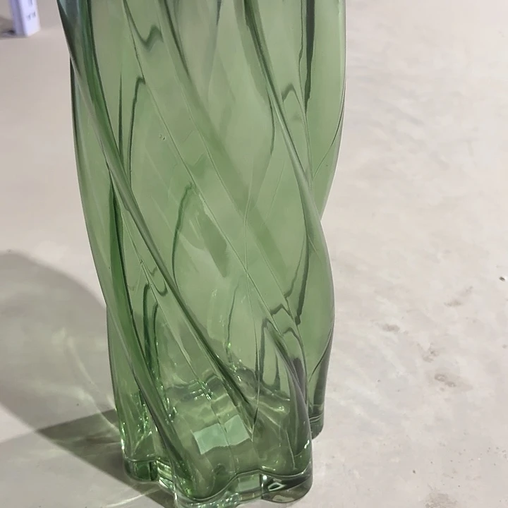 高度30厘米的绿色花瓶