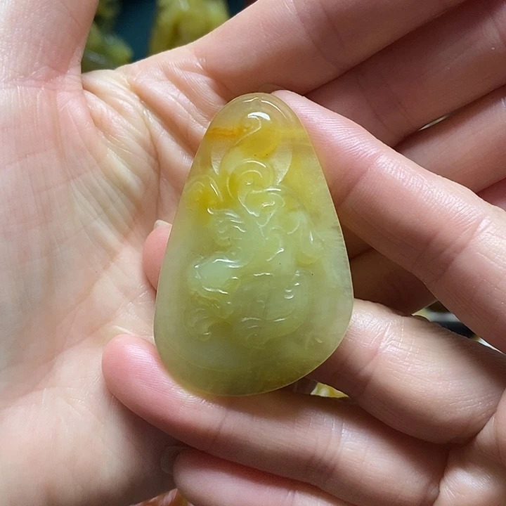 岫玉未镶嵌吊坠(赠链)