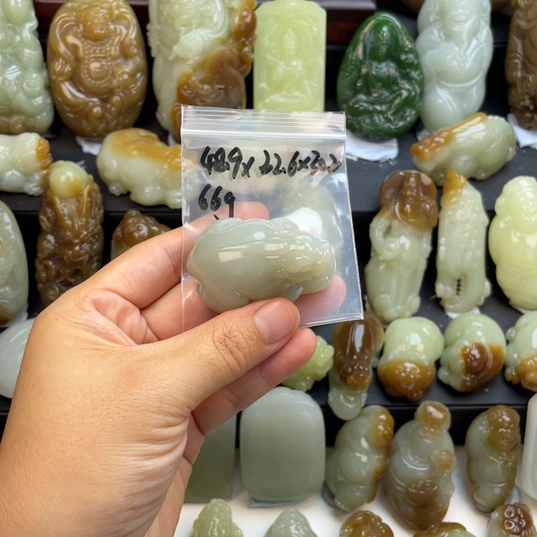 无***视颈饰未镶嵌和田玉