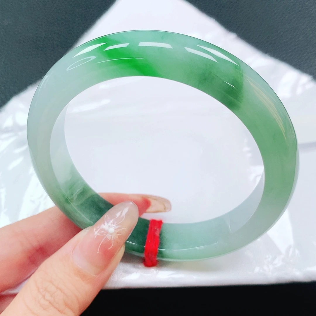 翡翠手镯未镶嵌58圈