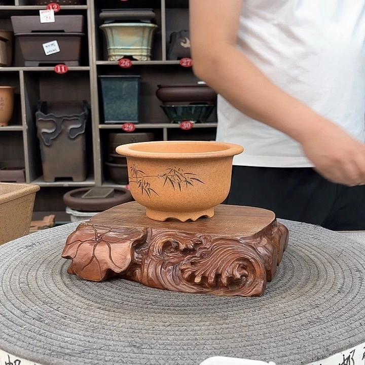 紫砂花盆紫砂的颜色很漂亮