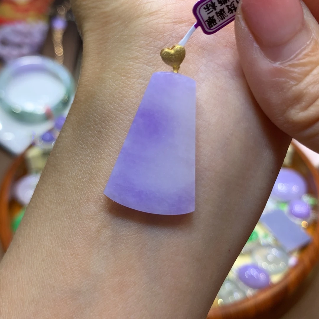 颈饰18K金镶嵌翡翠