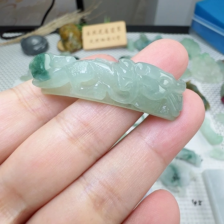 定制翡翠未镶嵌挂件
