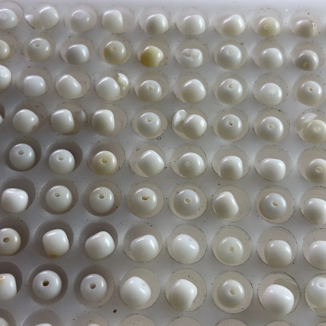 吊坠白玉菩提瑕疵8-7白玉桶珠300颗