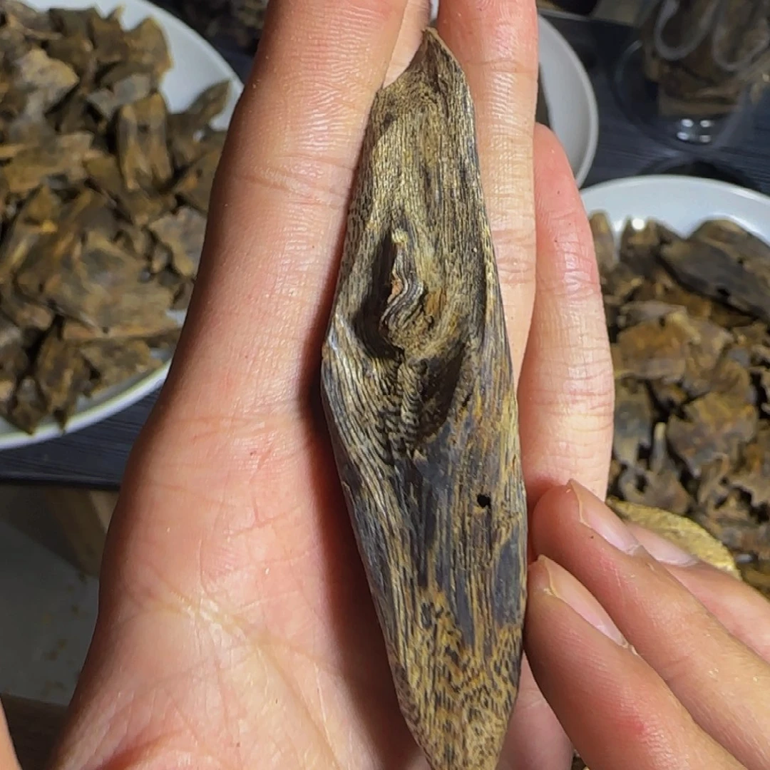 嗯***宝沉香蓝宝石手把件发一份