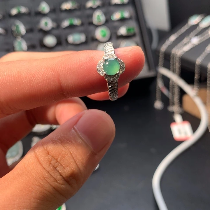 翡翠未镶嵌戒指戒指