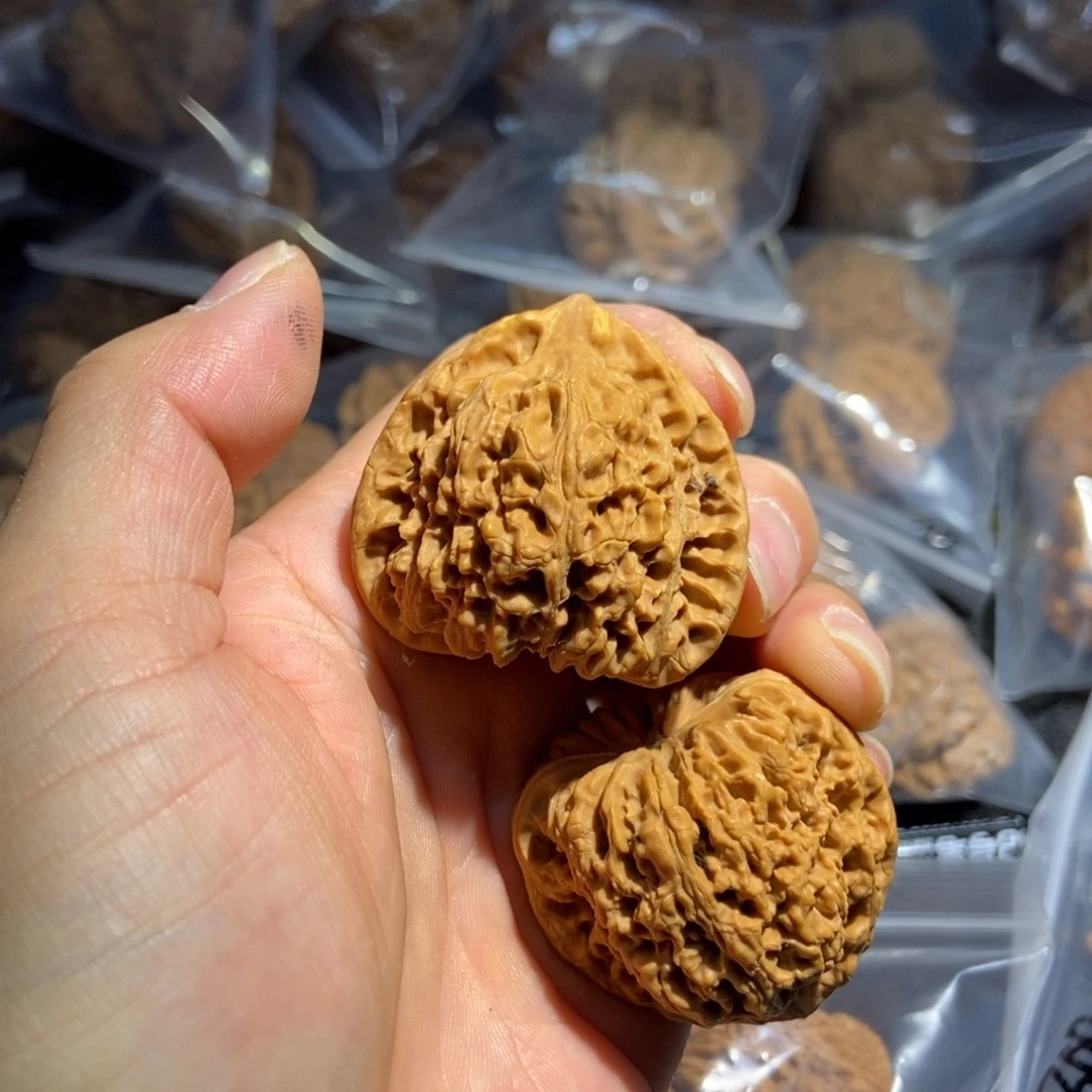 吊坠文玩核桃三角有黄丑南疆石15