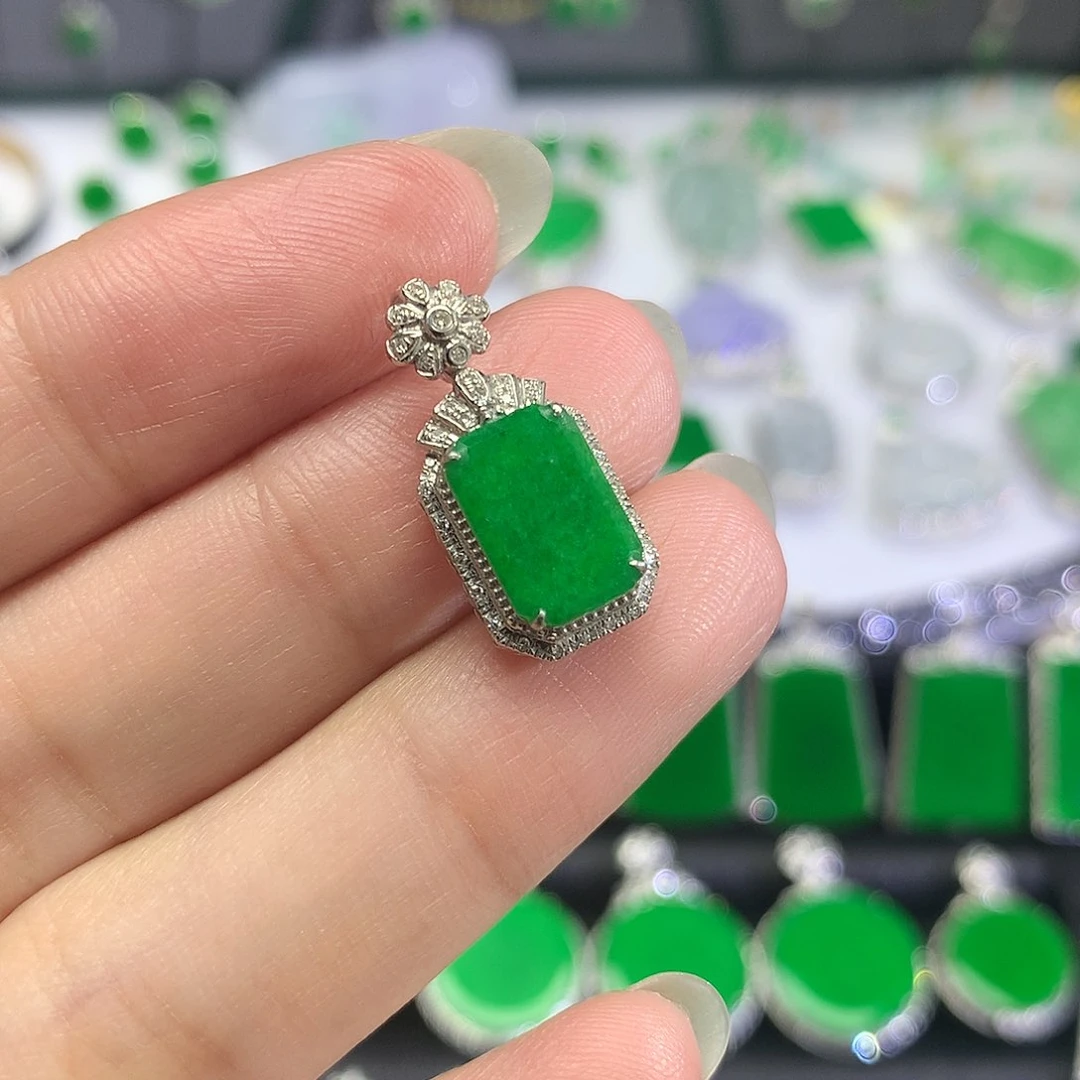 吊坠(不含链)18K金镶嵌翡翠