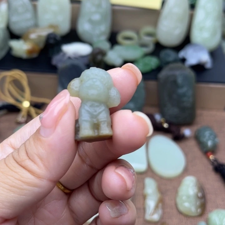 和田玉（糖玉）未镶嵌颈饰
