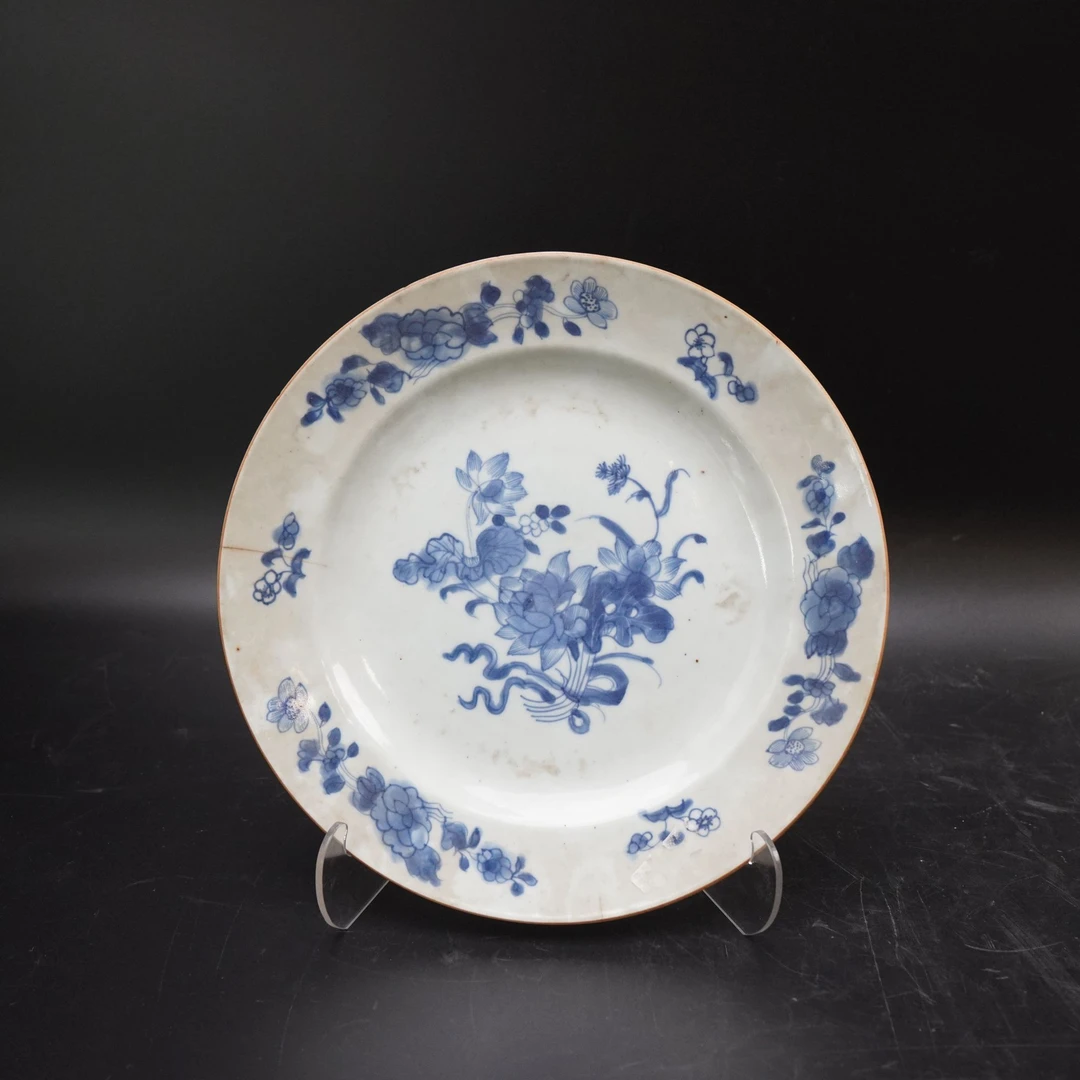 Lot.25072012清乾隆青花赏盘 直径：约23.3cm