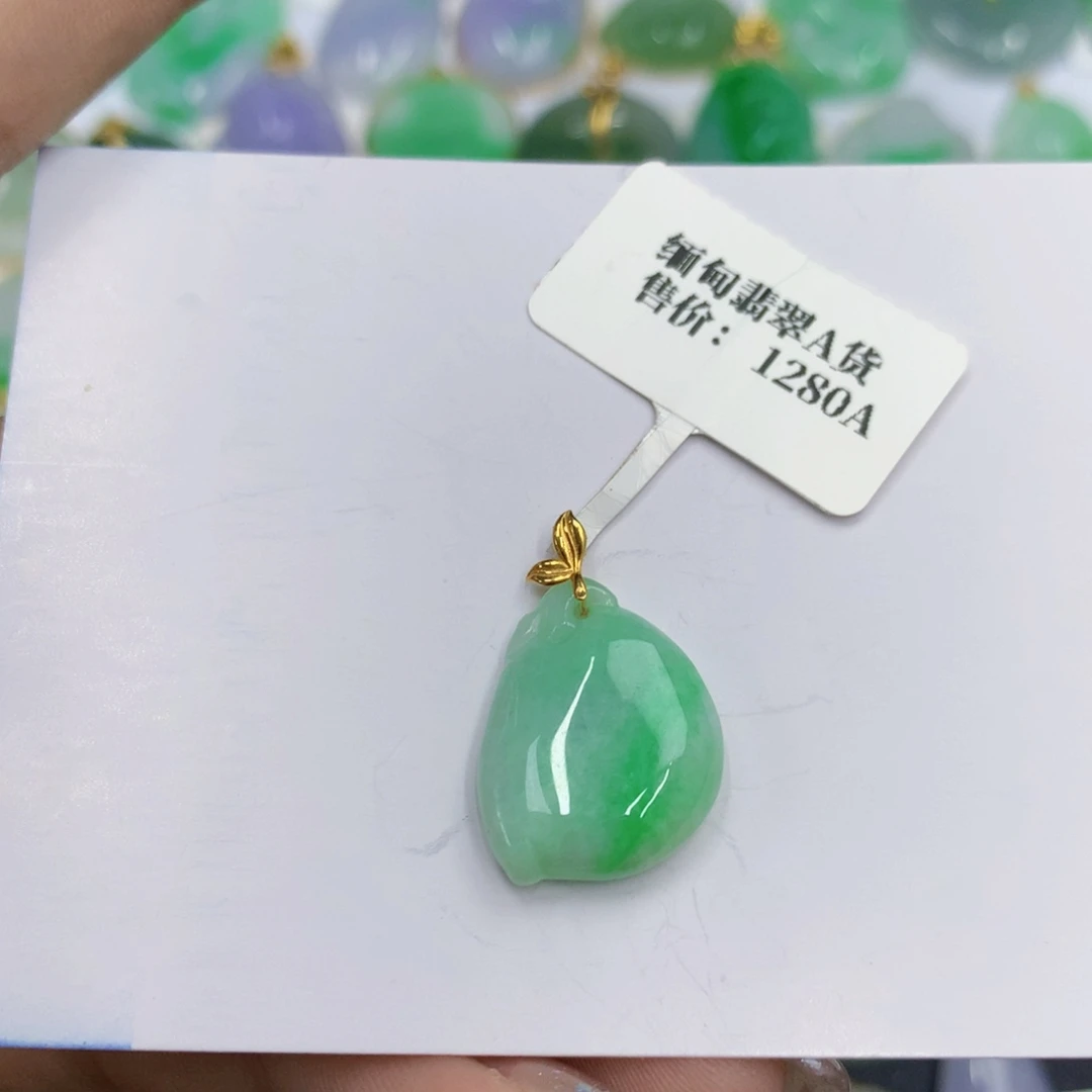 翡翠18K金镶嵌颈饰翡翠