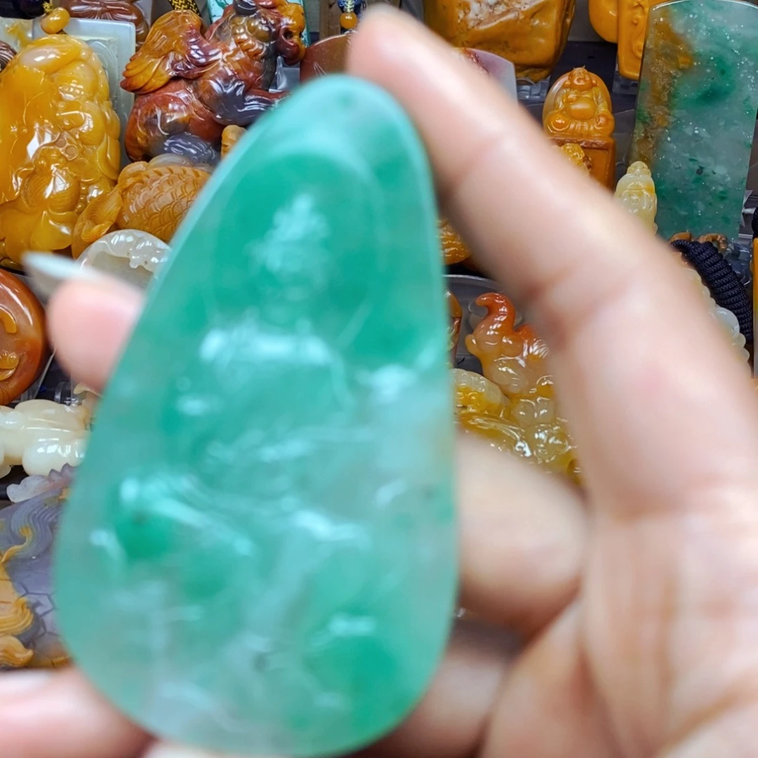 石英质玉（黄龙玉）未镶嵌颈饰