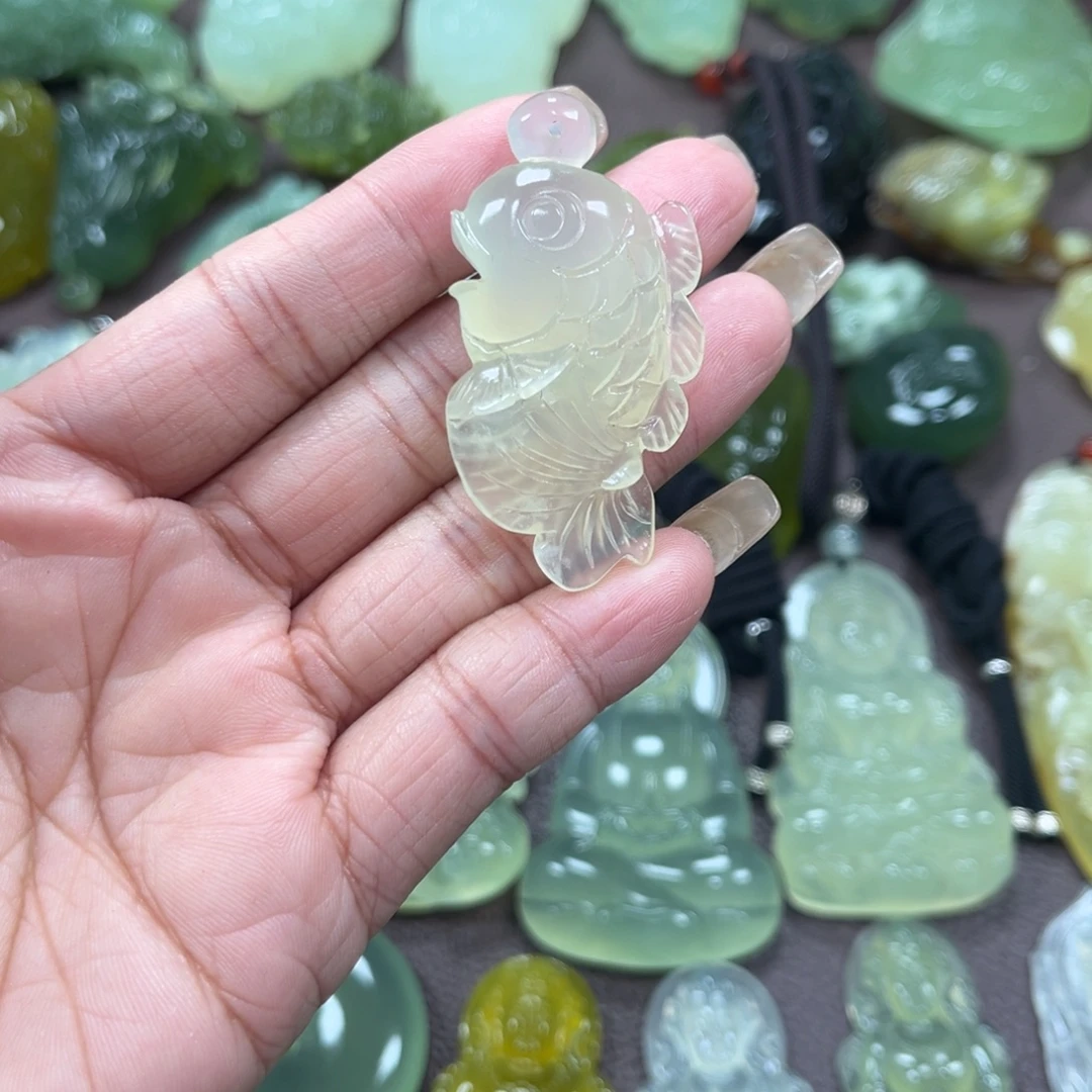 蛇纹石玉未镶嵌颈饰