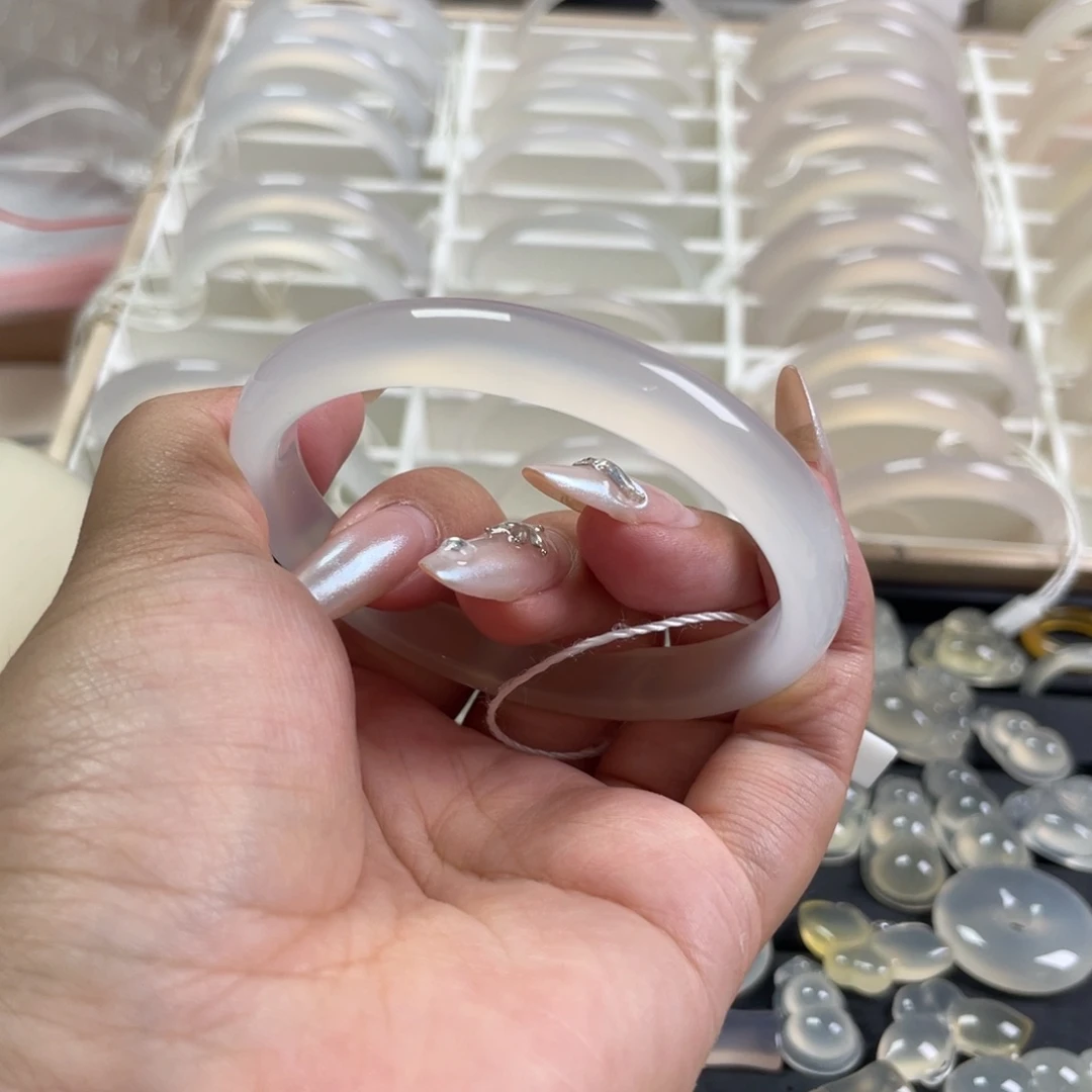 玛瑙/玉髓手镯未镶嵌