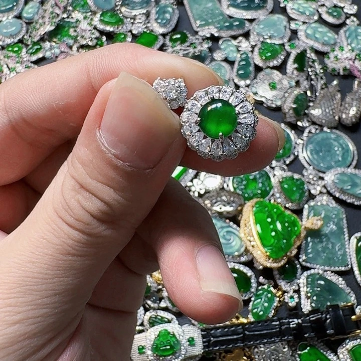 翡翠颈饰未镶嵌天然A货翡翠放漏