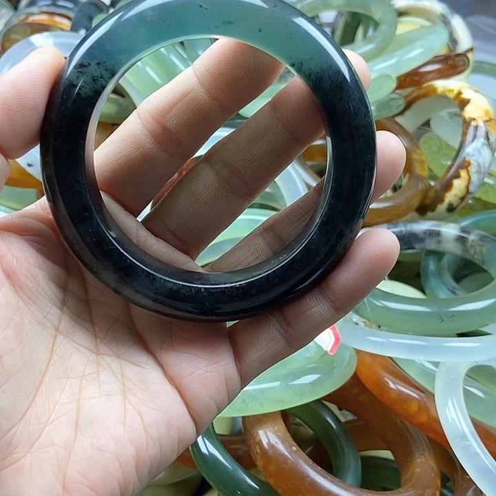 燕***姐蛇纹石玉未镶嵌手镯