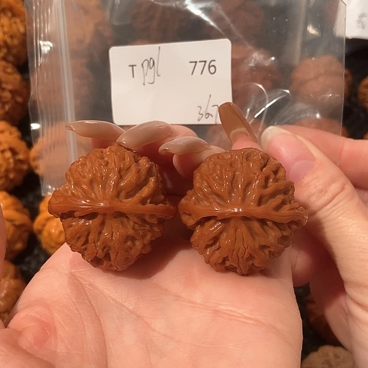 文玩核桃吊坠苹果36