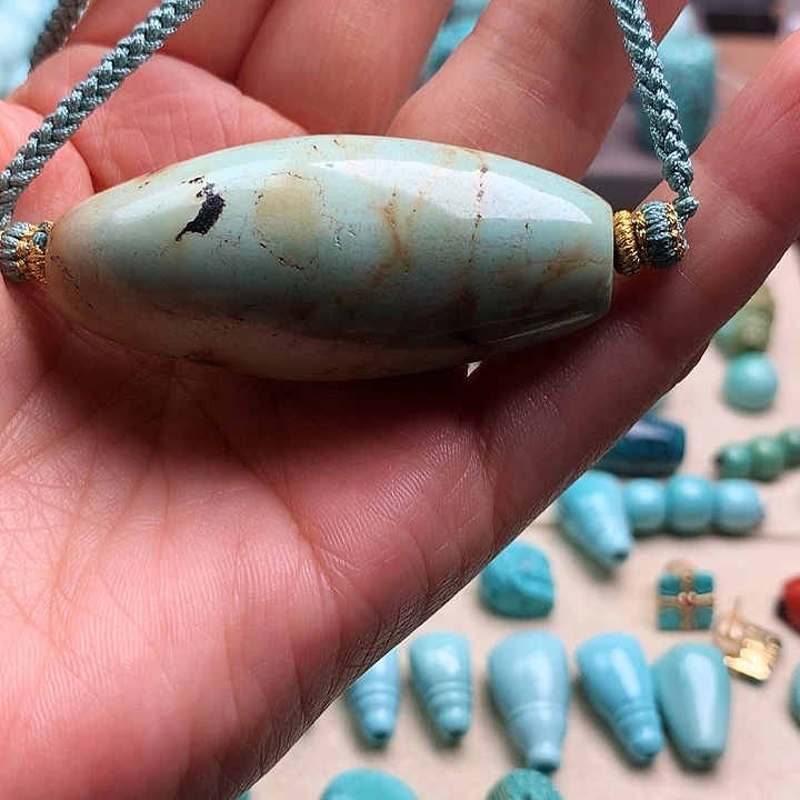 未镶嵌绿松石颈饰