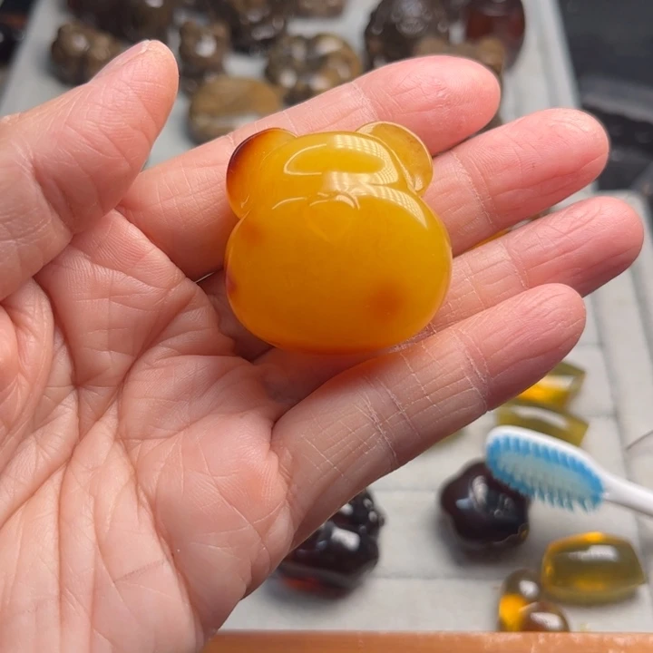 m***琥珀未镶嵌颈饰蜜蜡