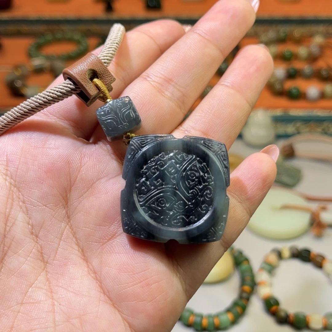 颈饰未镶嵌和田玉