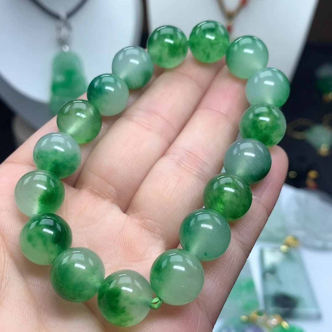 翡翠吊坠(赠链)未镶嵌
