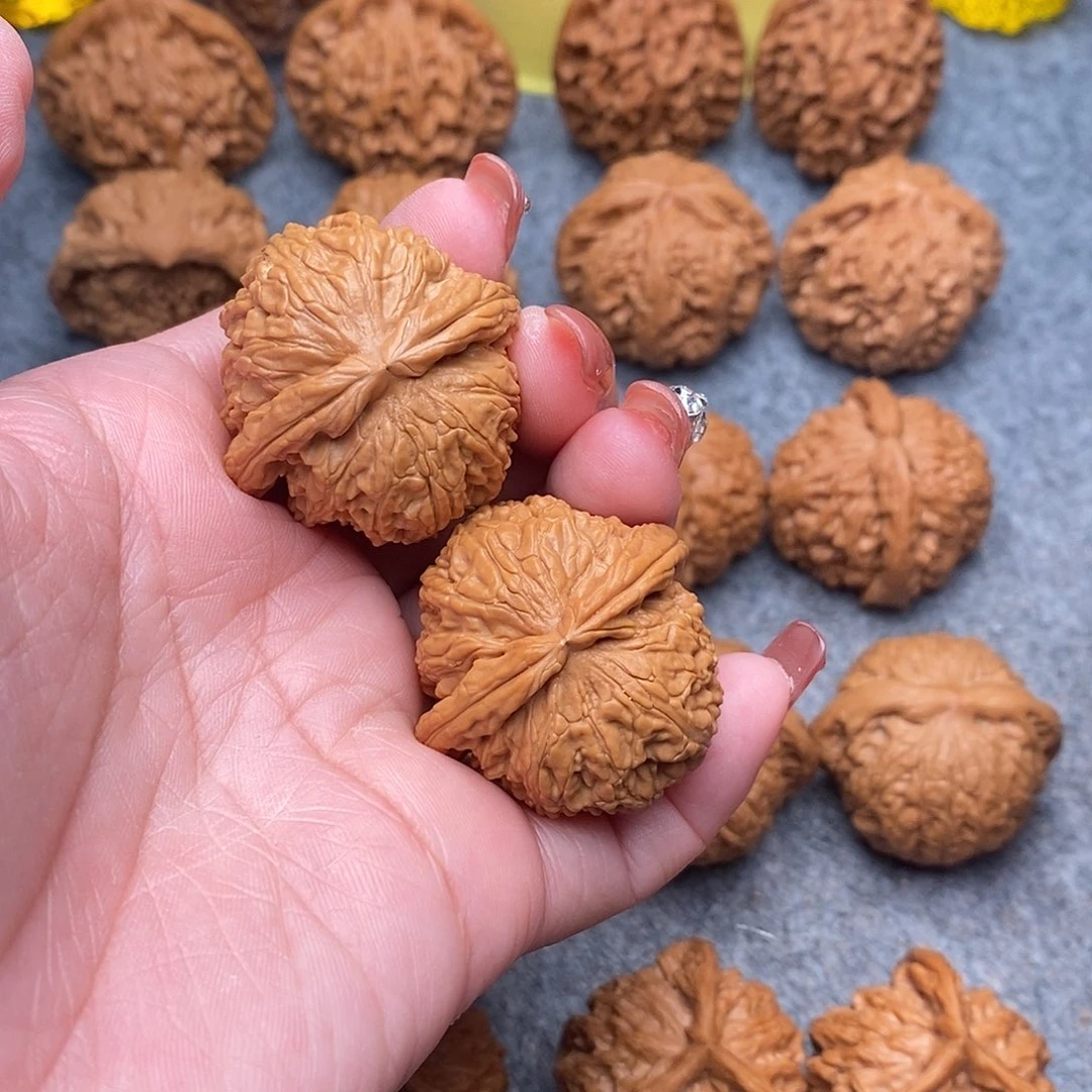 文玩核桃把件精品小手捻白狮子37全品