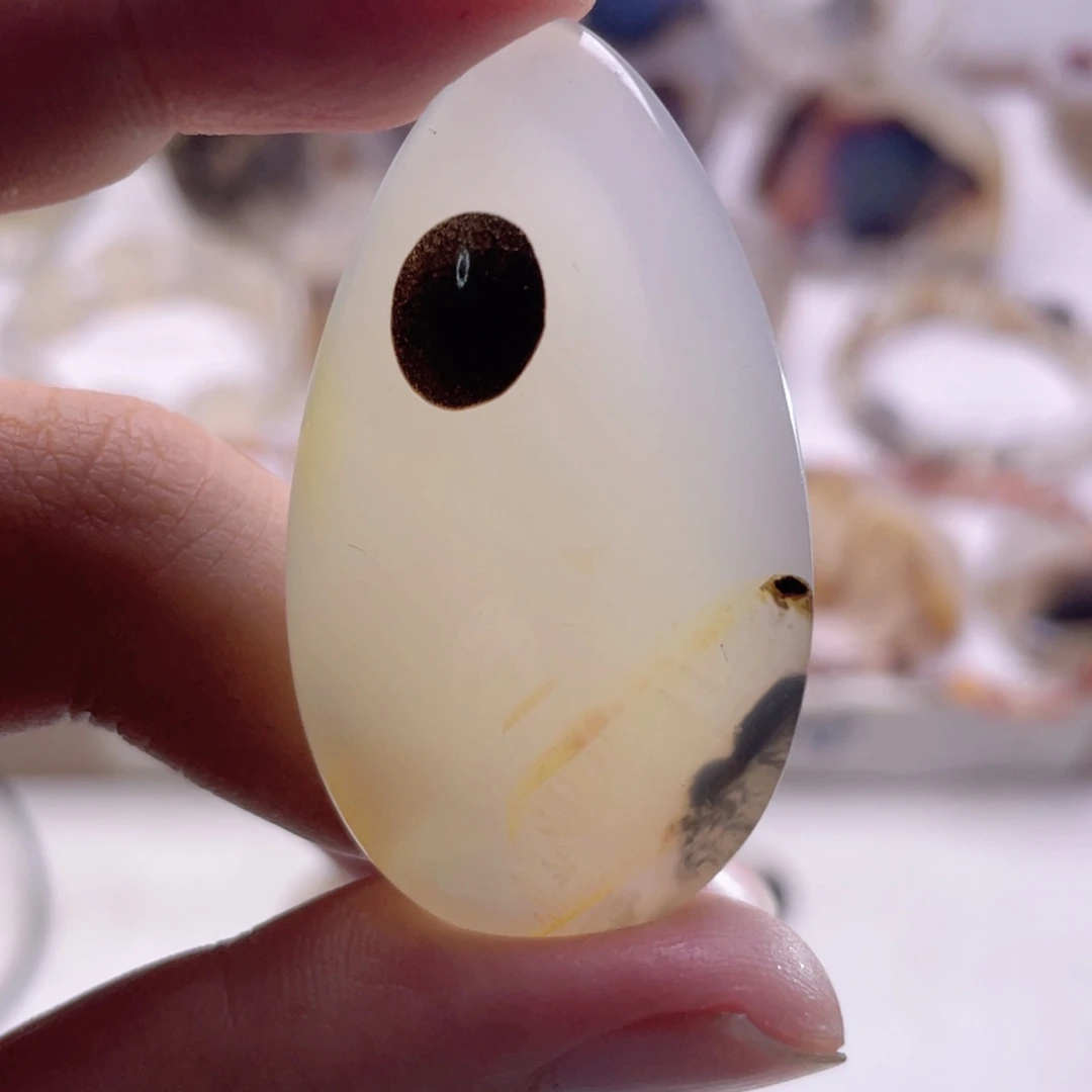 玛瑙/玉髓未镶嵌珠宝奇石