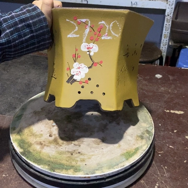 紫砂花盆只顾看剧啊不