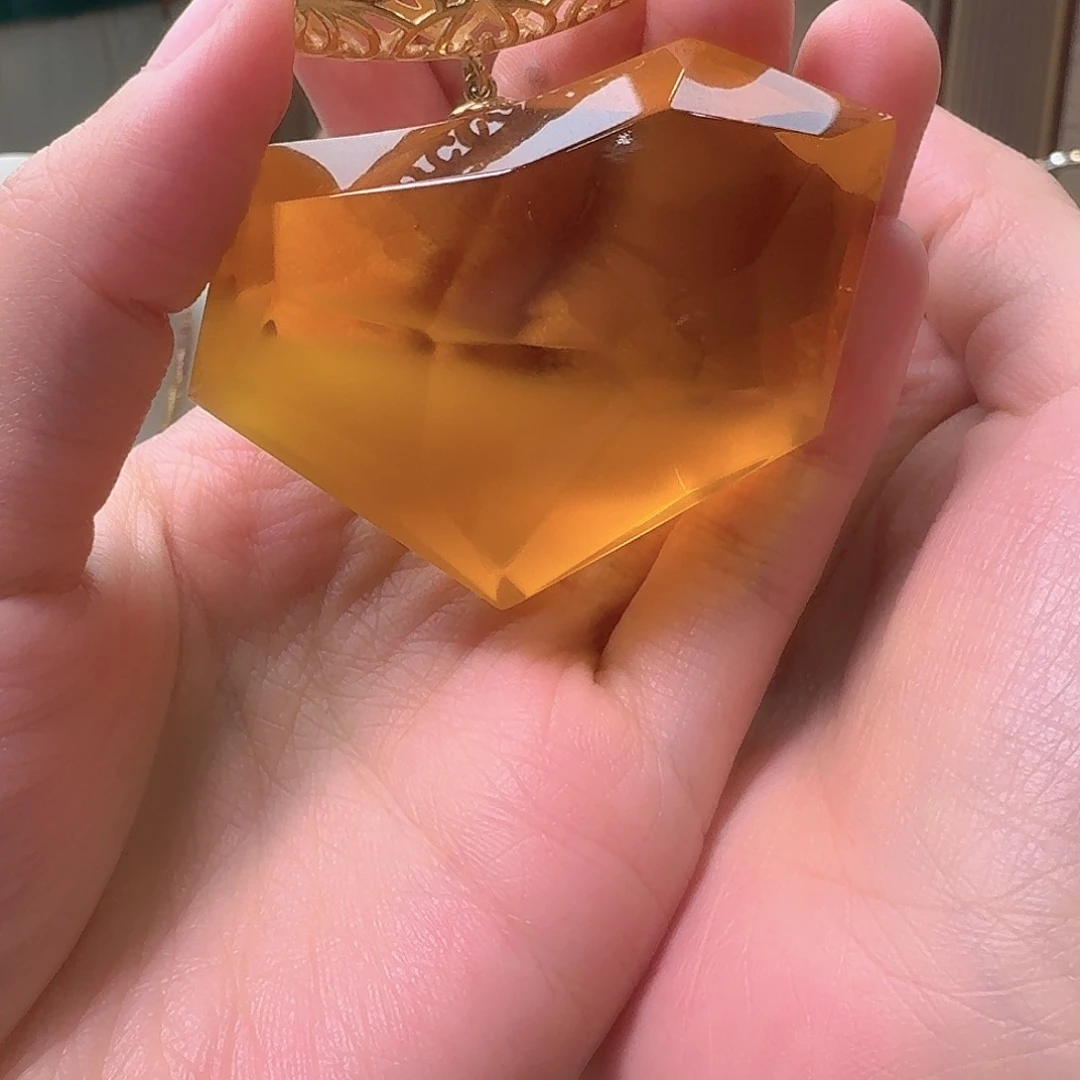 琥珀未镶嵌颈饰吊坠